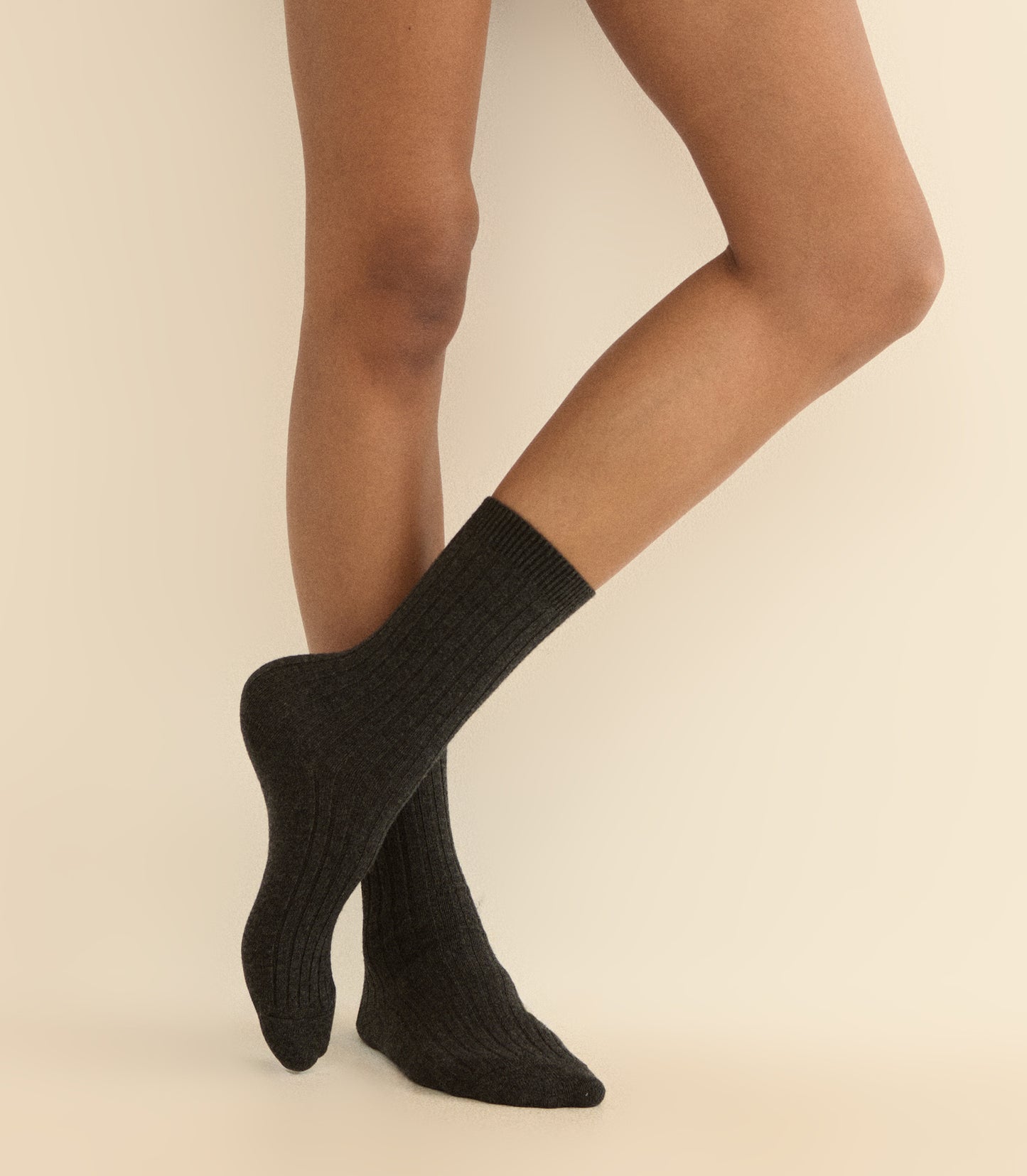 COLLÉGIEN MERINO CASHMERE CHAMOIS CREW SOCKS -- SMOKY
