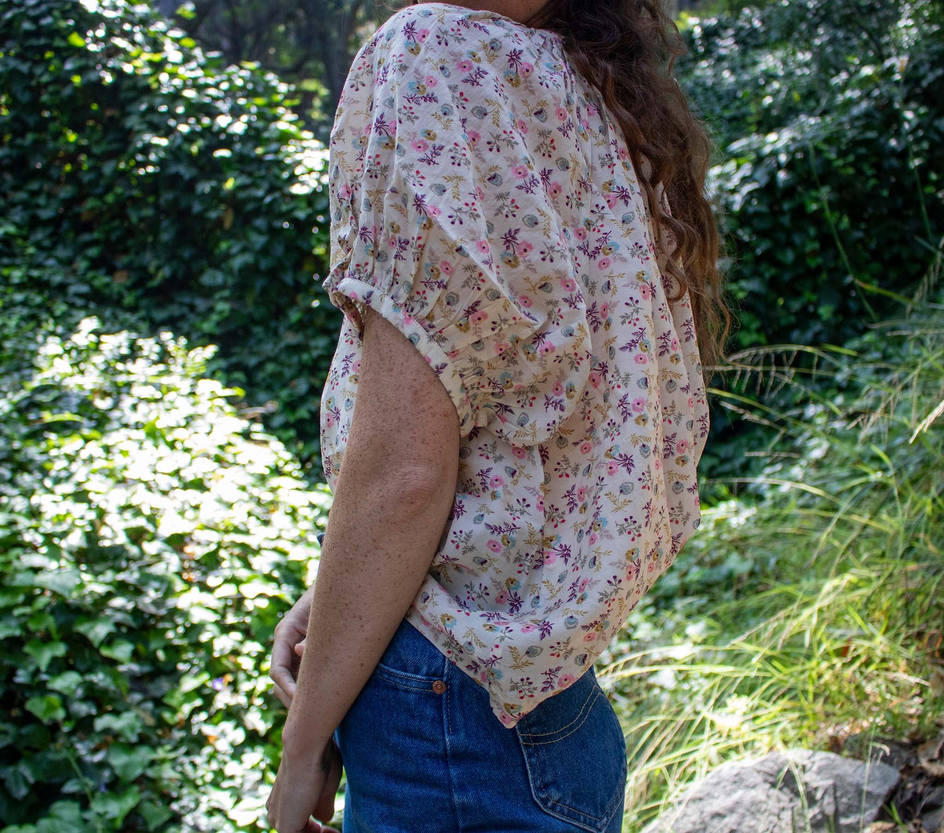 HMD -- JUNE TOP -- FEATHERED FLORAL view 2
