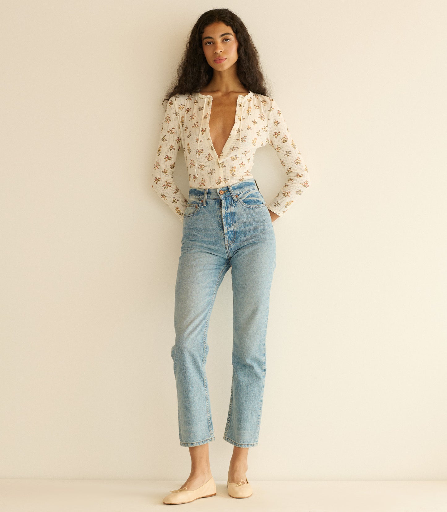 ALEXANDRIA TEE -- CREME PETIT PALAIS