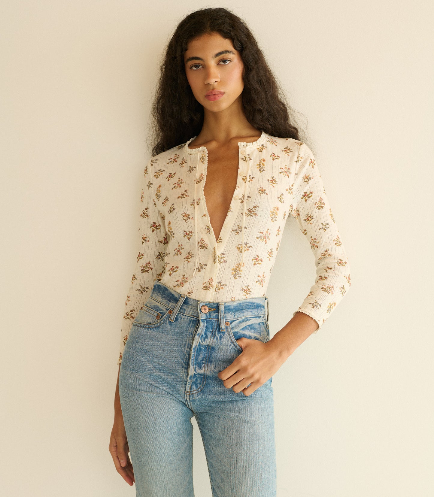 ALEXANDRIA TEE -- CREME PETIT PALAIS