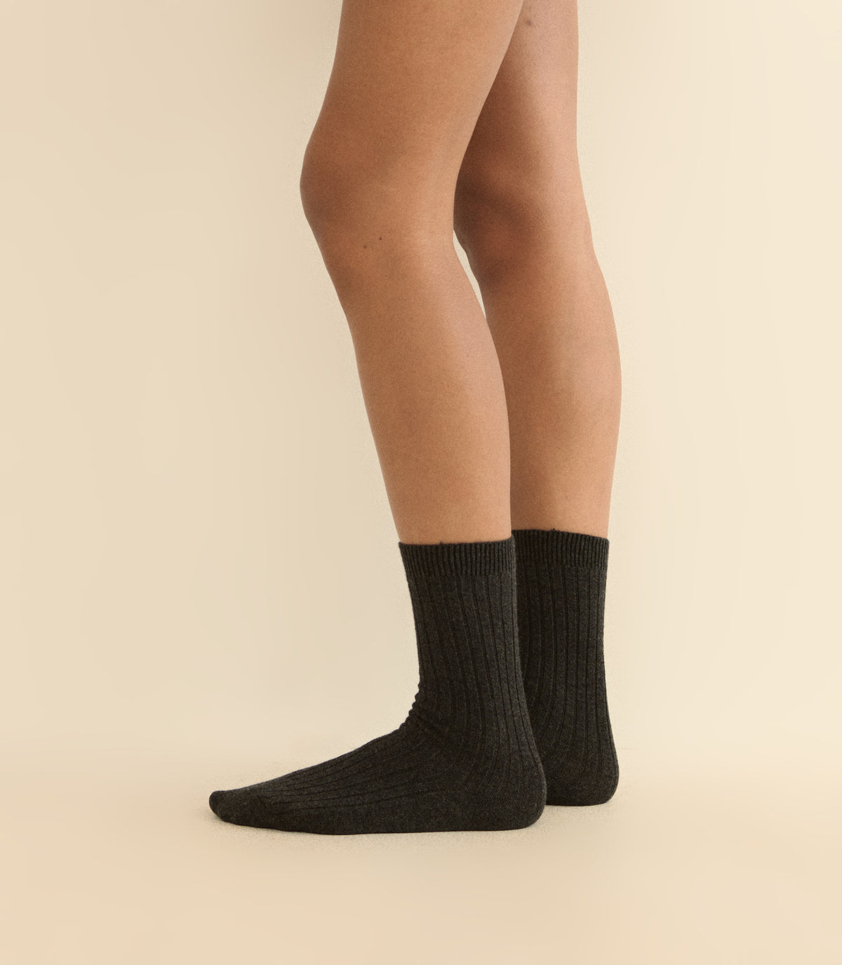 COLLÉGIEN MERINO CASHMERE CHAMOIS CREW SOCKS -- SMOKY view 2
