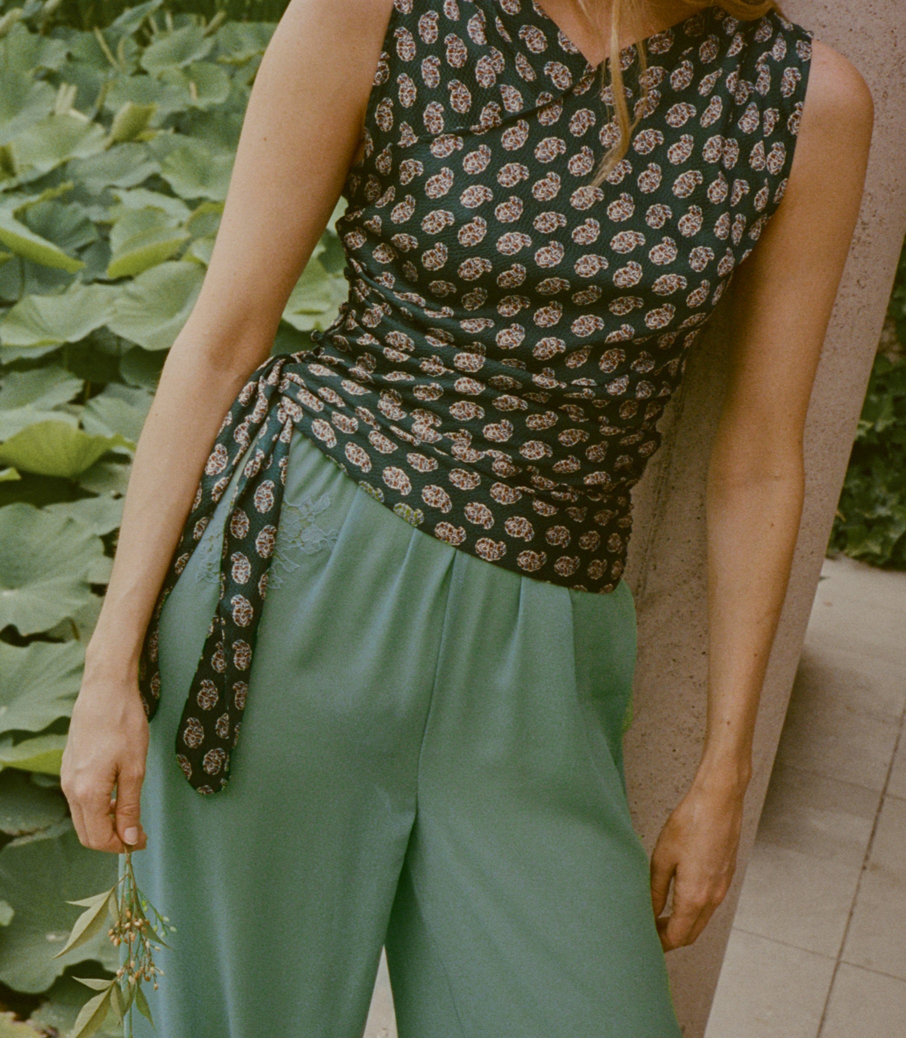 JANILLE TOP -- CHAUMONT PAISLEY view 4
