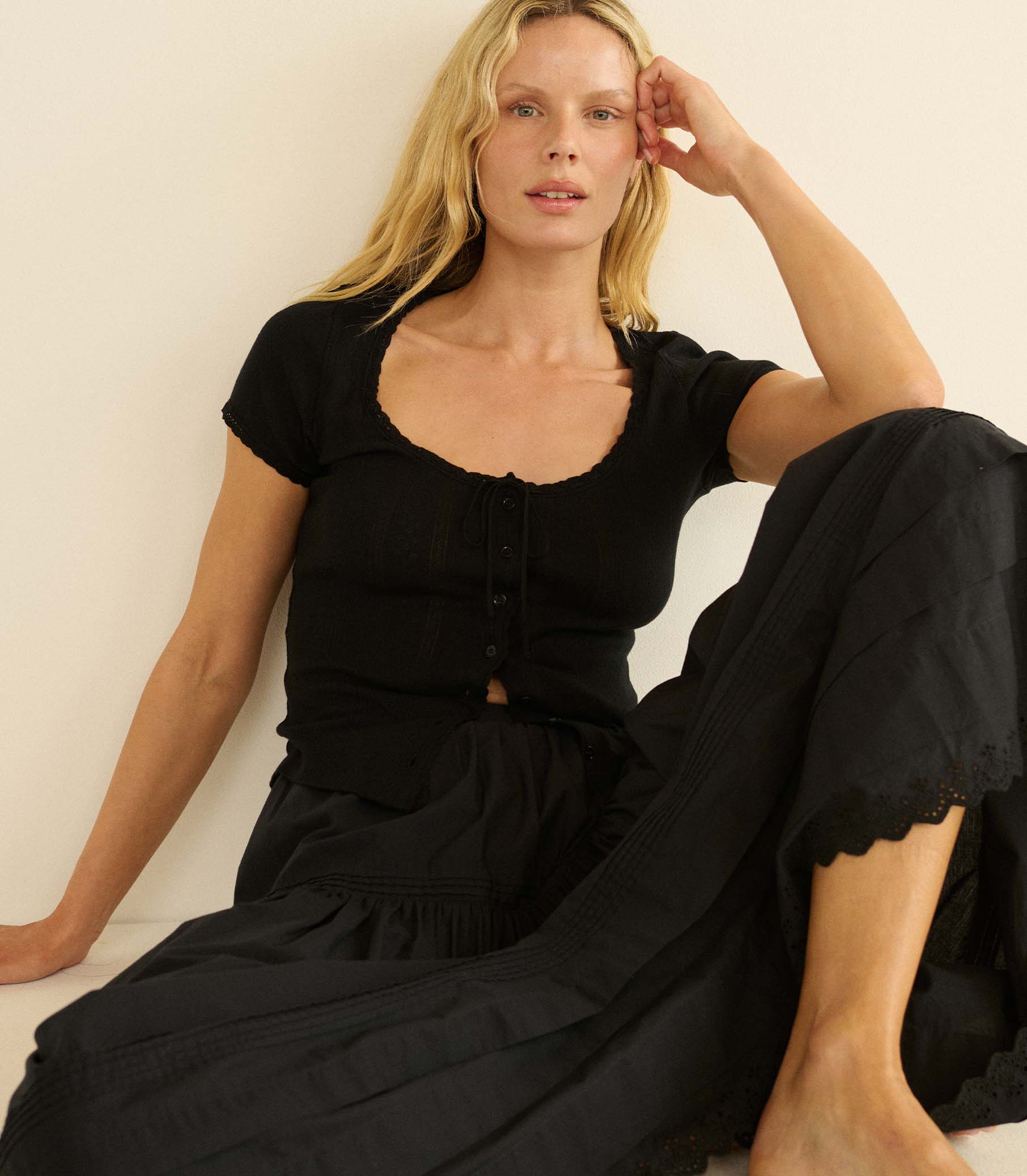 LARA TEE -- BLACK