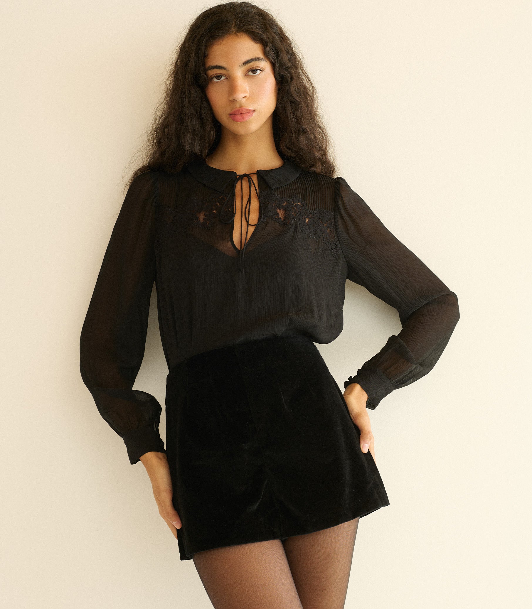 LIORA TOP -- BLACK view 3
