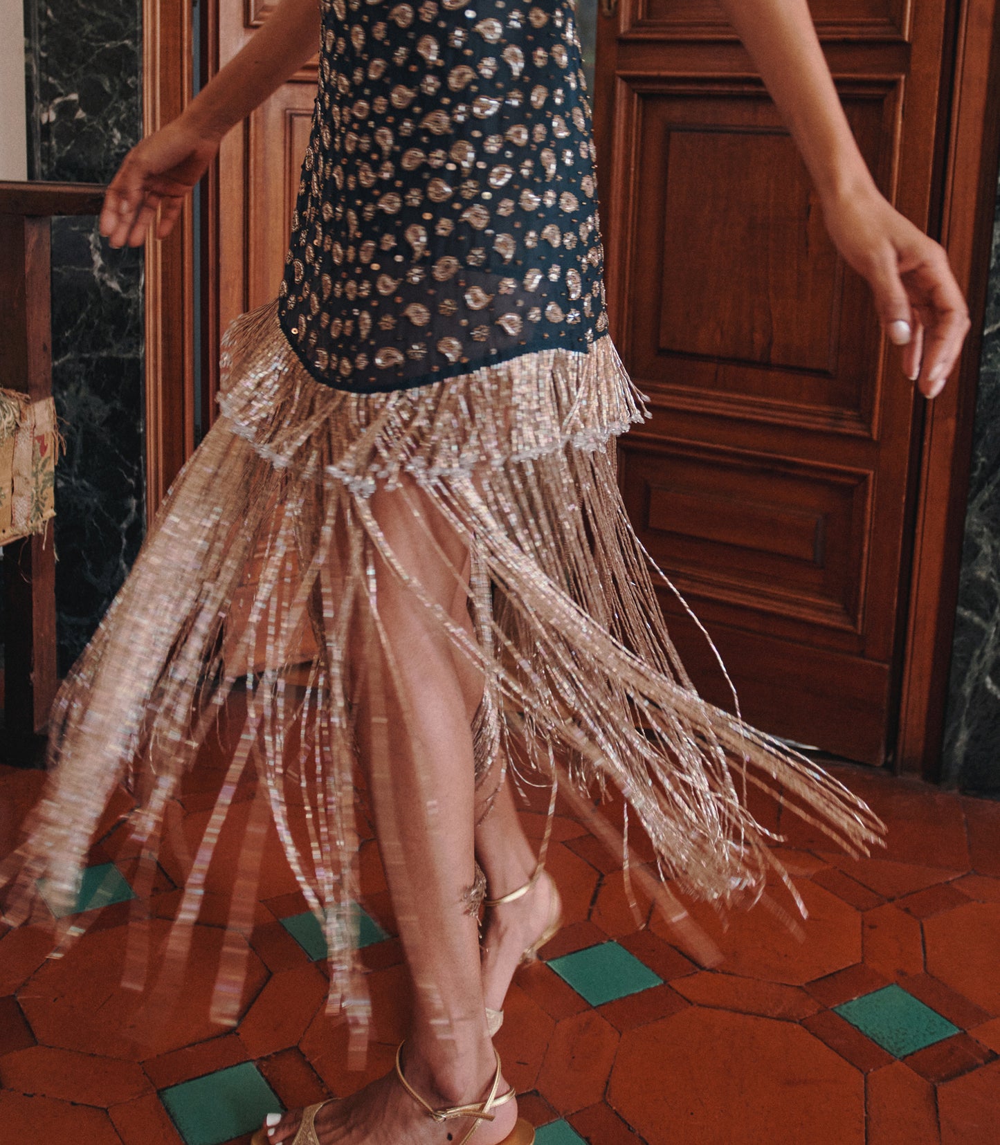 LUMINAIRE DRESS -- COURS LA REINE PAISLEY