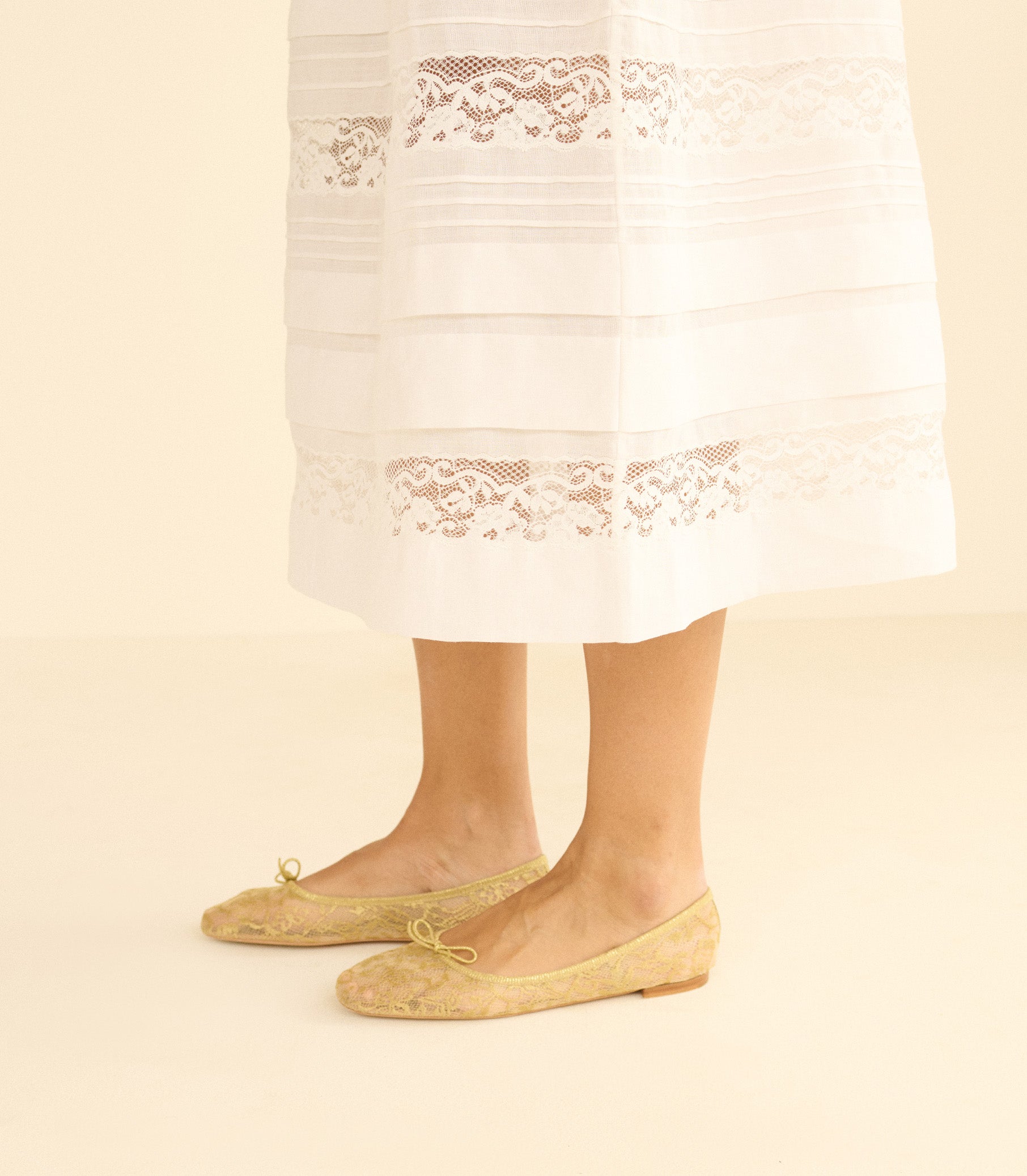 PILLAR MARY JANE -- GOLD LACE view 5
