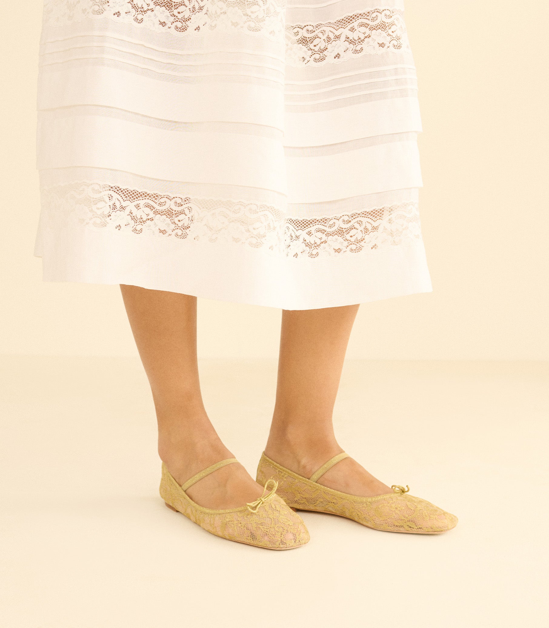 PILLAR MARY JANE -- GOLD LACE view 3
