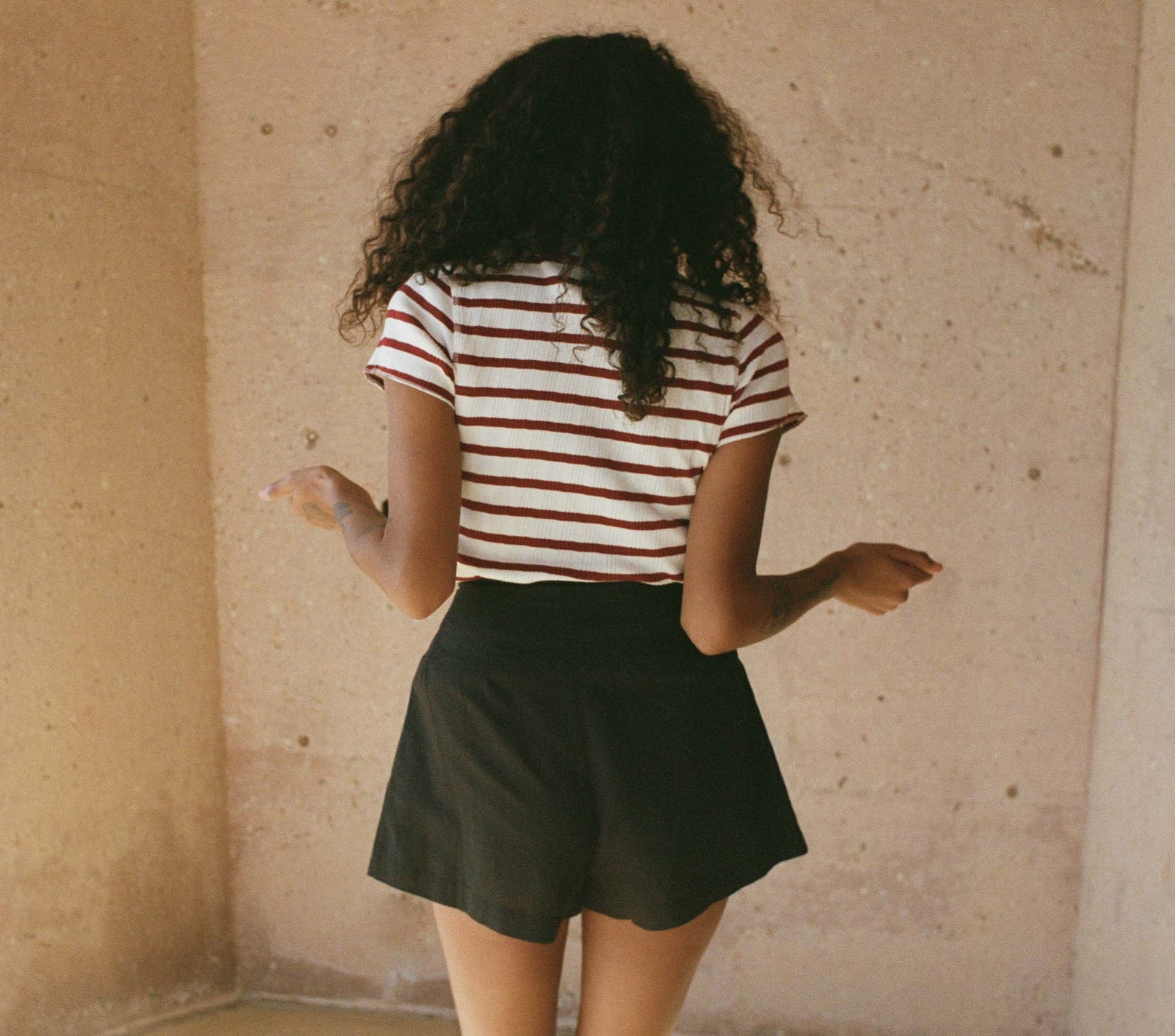 HMD -- VIVI TEE -- AUBURN SAN SIMEON STRIPE view 4
