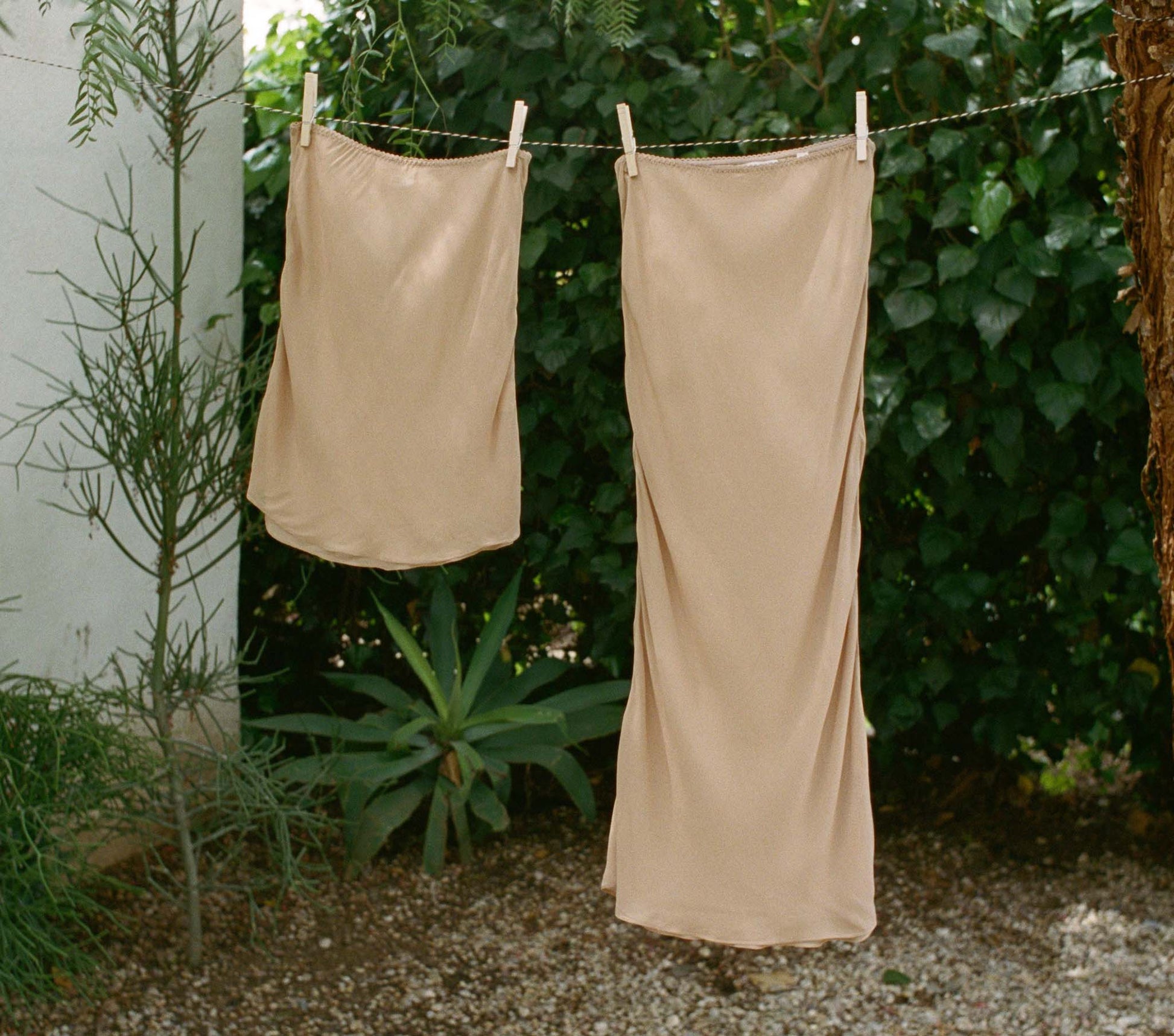 LONG SKIRT SLIP -- SAND DOLLAR view 10
