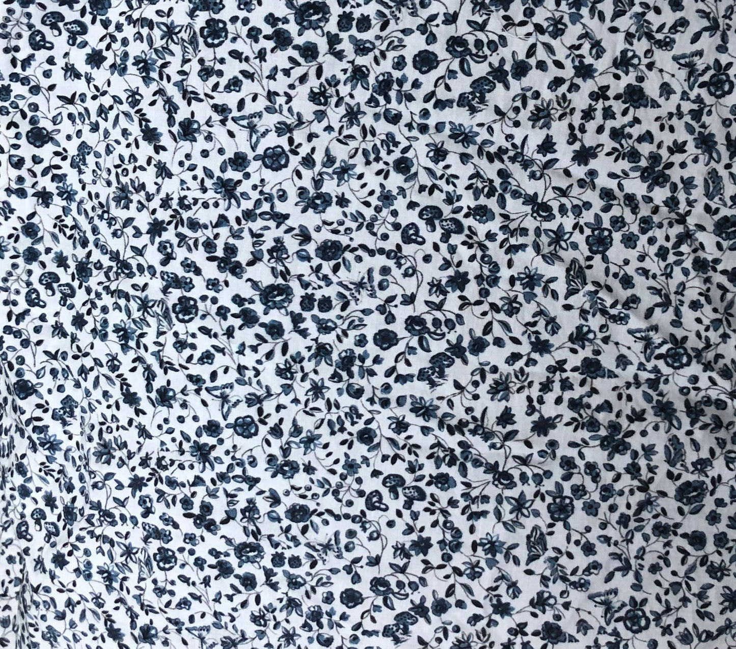 HMD -- LENOR TOP -- NAVY CHAMPIGNON FLORAL